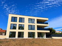 Vodice, 4-sobni stan, 70m od plaže, 101,78m², pogled na more