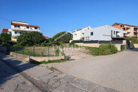 Vodice, drugi red od mora, građevinsko zemljište površine 352 m² s gra