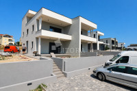 Vodice dvoetažni apartman  na mirnoj lokaciji
