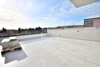 Vodice- dvojna kuća s bazenom ,550 m do centra