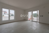Vodice, dvosobni stan s bazenom, 59 m²
