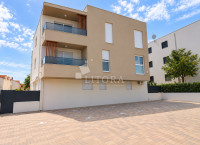 Vodice komforan 2-soban apartman na 1. katu, mirna lokacija