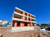 Vodice, komforan trosobni stan, 99,17 m², dvije terase