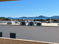 Vodice, komforan trosobni stan s pogledom na more, 84,20 m²