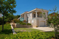 VODICE, luksuzna villa, bazen, uređena okućnica, pogled na more
