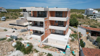 Vodice - Luksuzni dvoetažni stan S2 s bazenom i vrtom, pogled na more
