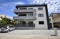 Vodice - Luksuzni penthouse s krovnom terasom, 200m od plaže