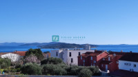 VODICE, novo, luksuzno namještena kuća, pogled na more, bazen, garaža