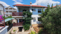 Vodice – mirno okruženje, samostojeća obiteljska kuća sa 143 m² s dva
