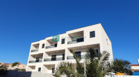 VODICE, novo, moderan dvoetažni stan, vrt 138 m2, 3 spavaće sobe, 2 pa