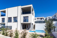 Vodice, moderna dvojna kuća s bazenom, novogradnja 169,89 m²