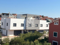 VODICE - Moderna kuća u nizu u Vodicama – završena novogradnja s teras