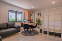 VODICE, moderno namješten stan i studio, 300 m do plaže, vrt