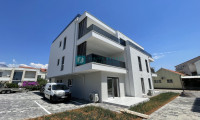 VODICE, novogradnja, 2. kat, krovna terasa, 3 spavaće sobe, 650 m do p