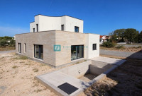 VODICE, novogradnja, moderna obiteljska kuća, bazen, garaža