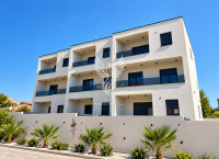 VODICE, NOVOGRADNJA, PREDIVAN 3S+DB STAN S VRTOM