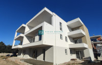 VODICE, novogradnja, prizemlje, moderan stan, 650 m do plaže