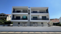 VODICE, novogradnja, prizemlje, moderan stan, 650 m do plaže