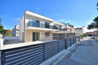 Vodice-**NOVOGRADNJA** S2 Dvojna kuća u blizini plaže