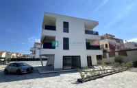 VODICE, novogradnja, useljivo, prizemlje, vrt 123 m2, mirna lokacija