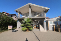 Vodice, obiteljska kuća 155,61m2, tri apartmana, parcela 502m2