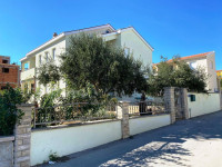 Vodice- odlična samostojeća kuća, pogled na more, ugodno okruženje !