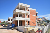 VODICE – Penthouse s pogledom na more u širem centru, 300 m od marine