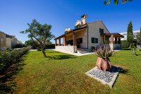 VODICE- prekrasna mediteranska vila s bazenom, mirna lokacija!