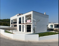 Vodice, prekrasna obiteljska kuća od 138,95 m² s vrtom od 136 m²