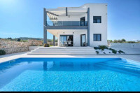 VODICE, prekrasna vila sa bazenom 300m2