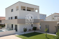 VODICE – Premium prizemni stan s dodatnim studiom i bazenom