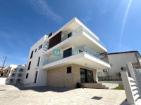 VODICE, novo, prizemlje, luksuzni stan, 250 m do rive, 3 spavaće sobe