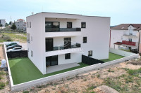 Vodice S1 stan s vrtom , 172.73m2 na mirnoj lokaciji