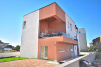 Vodice - S3 stan na prvom katu , 3S+DB, 400 m od mora