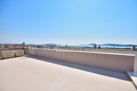 Vodice - S4 stan s krovnom terasom, pogled na more