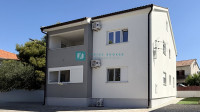 VODICE, novo, samostojeća kuća, 2 odvojena stana, dvorište 317 m2