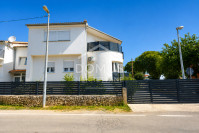 Vodice, samostojeća kuća površine 210,80 m² s garažom, 200 m od centra