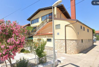 Vodice, samostojeća obiteljska kuća, 301 m2, apartmani, garaža