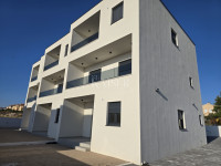 Vodice, Šibenik - Moderan dvoetažni stan s privatnim vrtom