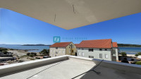 VODICE - SRIMA, novo, 80 m od mora, krovna terasa, panoramski pogled,