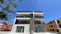 VODICE - SRIMA, novo, 80 m od mora, prizemlje, 3 spavaće sobe, vrt 125