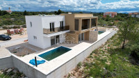Vodice, Srima - Dvojna kuća S1 s bazenom, 270m od plaže