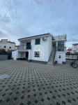 VODICE/SRIMA – kuća s 2 stana na korak do mora