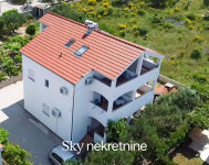 VODICE, Srima, kuća sa pet apartmana, uhodan turistički posao