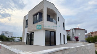 VODICE - SRIMA, novo, moderna samostojeća kuća, 250 m do plaže, bazen,