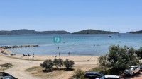 VODICE - SRIMA, top lokacija, 1. red do mora, 2. kat, krovna terasa, p