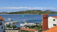 VODICE - SRIMA, top lokacija, namješten stan, 100 m do mora, otvoreni