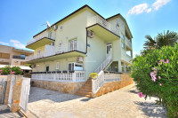 Vodice – prilika! Stan na cijeloj etaži uređen kao 3 apartmana