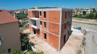 Vodice - Stanovi u novogradnji, super lokacija, 900m od plaže