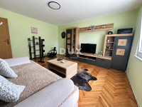 Vodice, 450 m od plaže, trosobni stan, 81,57 m², namješteno